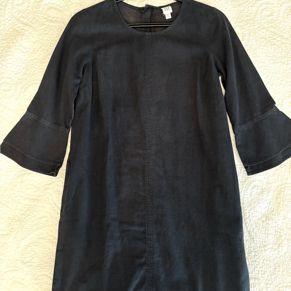 Adorable dark indigo denim shift dress by Gap. Sz XS